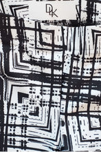 Load image into Gallery viewer, Black and White Light Painting Leggings