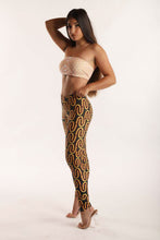 Load image into Gallery viewer, Yellow Traffic Light Light Painting Leggings