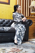 Load image into Gallery viewer, Black and White Film Portraits Ao Dai/Diagonal Images
