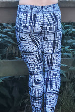 Load image into Gallery viewer, Black and White Light Painting Yoga Leggings
